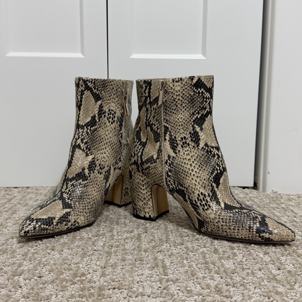 Sam Edelman Snakeskin Block Heel Ankle Boots 9.5 Pointed Toe Chic Fall